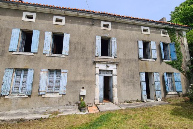 Maisonette for sale in Chalais, Charente, France - 16210