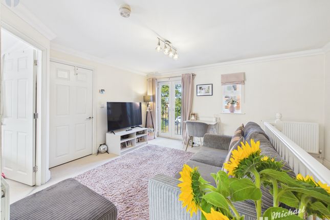 11 Whitebeam Close, Aylesbury photo 2