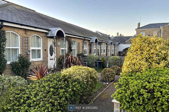 1-bed house on Queen Elizabeth Court, Great Yarmouth, £750/mo