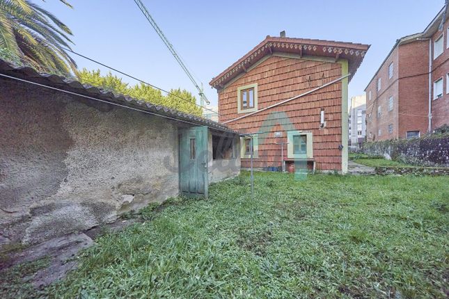 Villa for sale in Calle Celso Amieva 33500, Llanes, Asturias