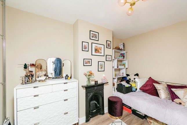 Terraced house for sale in Elgar Road, Reading