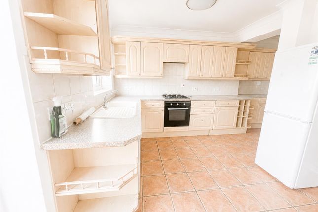 35, Chestnut Road, Enfield photo 2