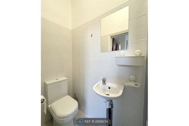 Flat   Archway Road, London photo 3