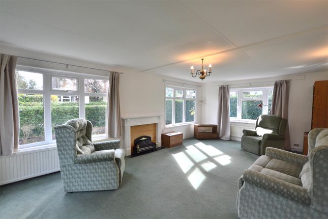 8 Rowan Dale, Grange Estate, Fleet photo 2