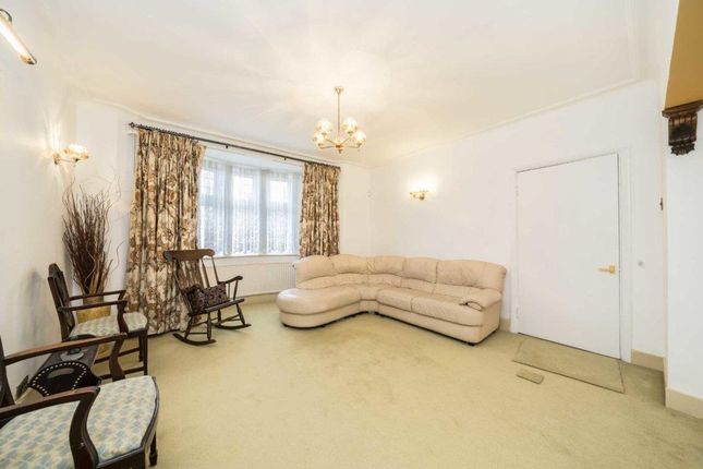 Property to rent in Walmington Fold, London
