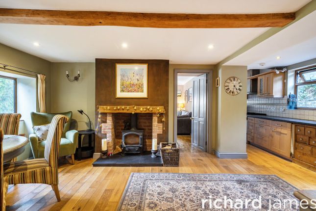 4, Vicarage Lane, Swindon photo 4