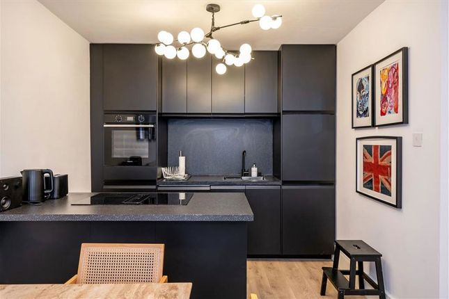 Flat 2, 10, Orsett Terrace, London photo 4