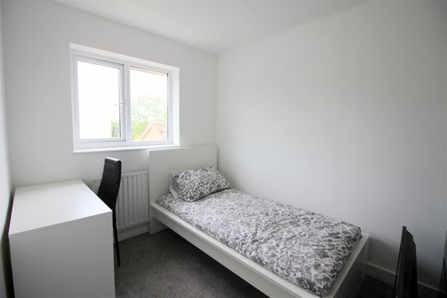 Flat for sale in Bray Close, Borehamwood
