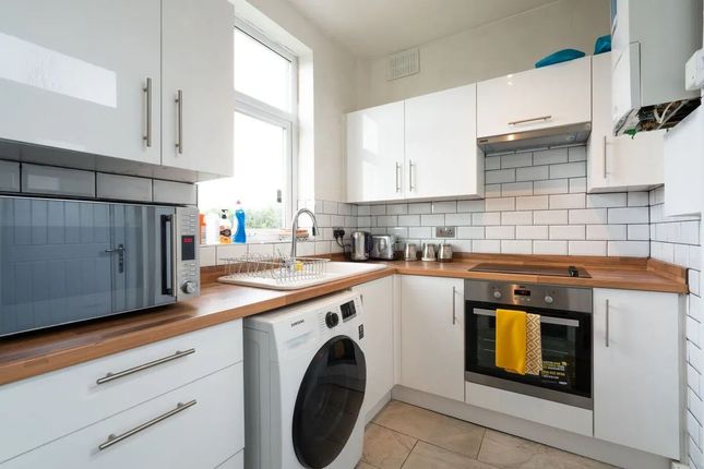 Terraced house to rent in Barclay Road, London