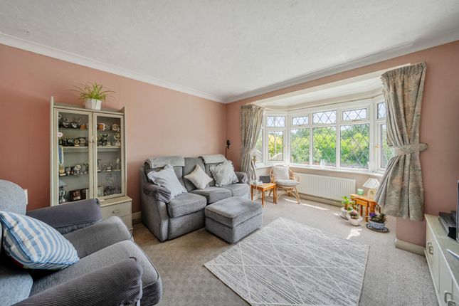 16, Hawthorn Drive, West Wickham photo 2