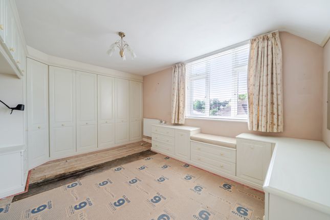 4, Marley Close, Addlestone photo 4