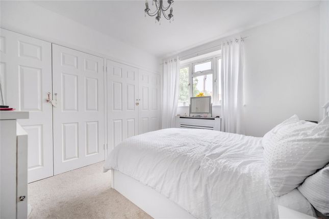 28, Deanway, Buckinghamshire photo 3