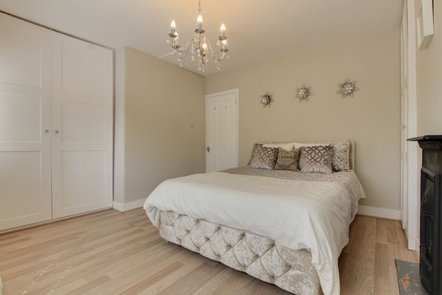 End terrace house for sale in Kings Chase, Brentwood