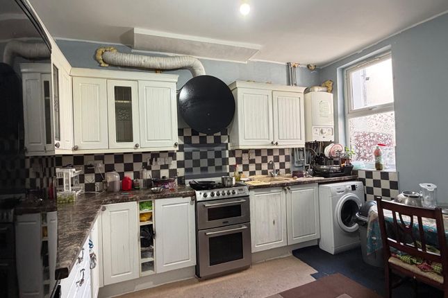 13 Selbourne Road, Luton photo 2