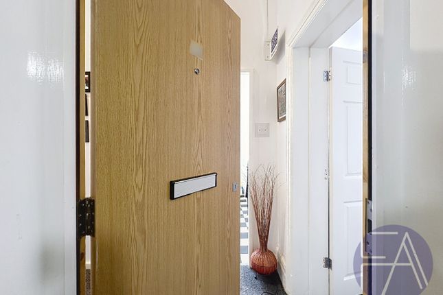 Apt 13, Kenworthys Flats, Southport photo 2