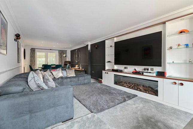 10, Greenleas, Surrey photo 2