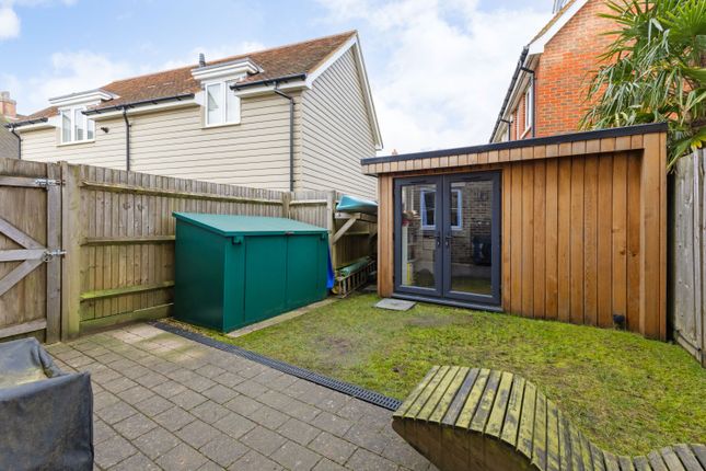30, Hunters Place, Hindhead photo 3