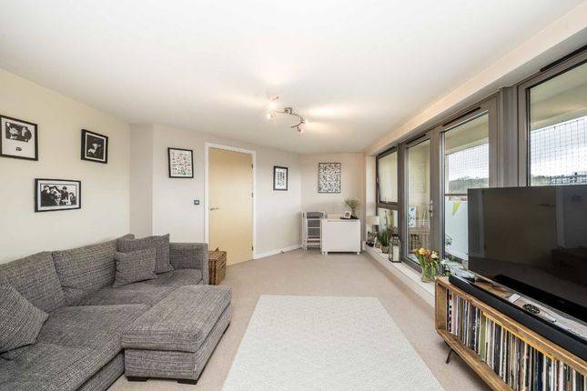 Flat for sale in Peckham Rye, London