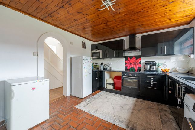27 St. Annes Crescent, Great Yarmouth photo 3