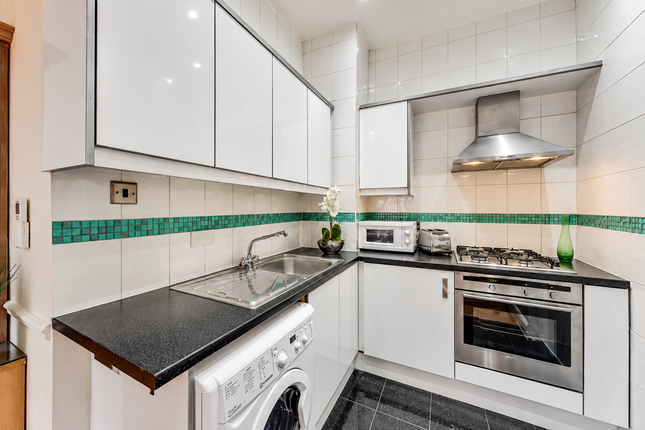 Flat 5, 91 Gloucester Place, London photo 3