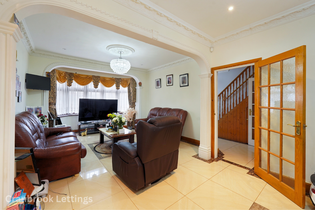 89, Springfield Drive, Ilford photo 3