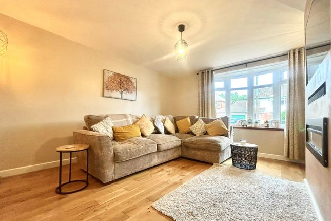 17, Greenoak Crescent, Bilston photo 3