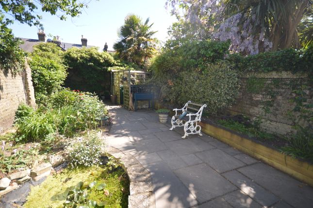 Riverside Cottage, Thames Street, Sunbury-on-Thames photo 4