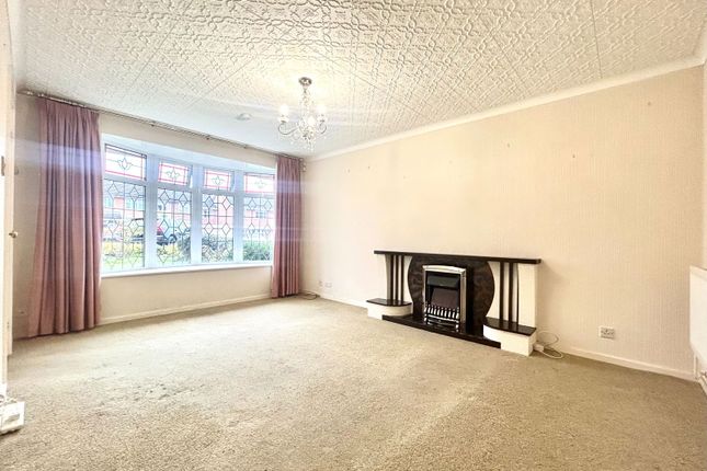 27, Chaffinch Close, Dudley photo 3
