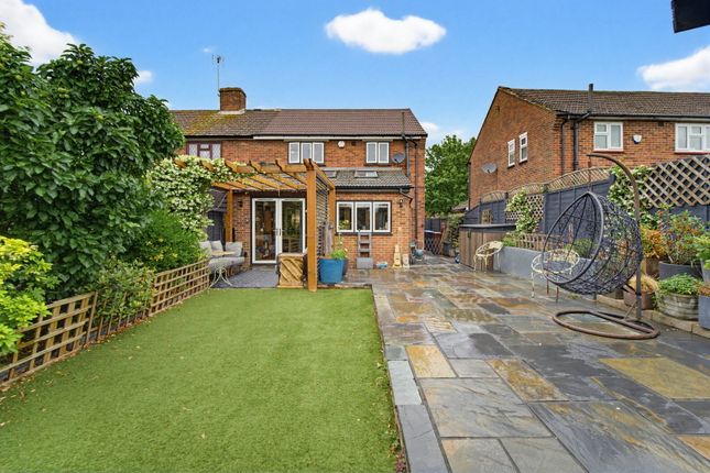 12, Free Prae Road, Chertsey photo 4