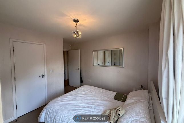 Flat, Sullivan Court Eric St, London photo 5