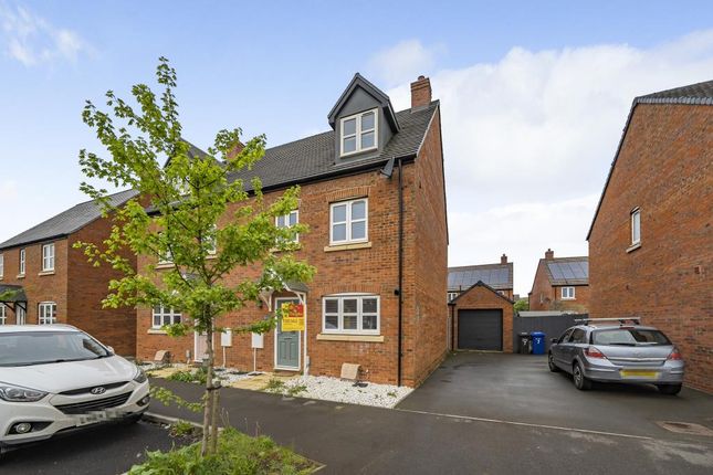Thumbnail Town house for sale in Banbury, Oxfordshire