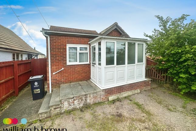 Thumbnail Bungalow to rent in Meadow Way, Jaywick, Clacton-On-Sea