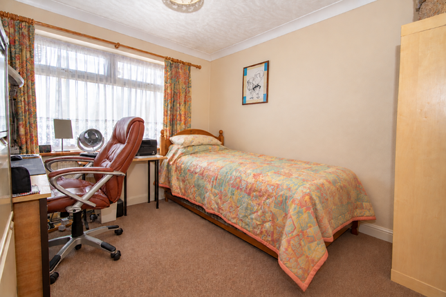 8 Viking Way, Waterlooville photo 4