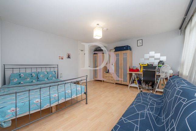 Thumbnail Flat for sale in Napier Court, Cropley Street, Hackney