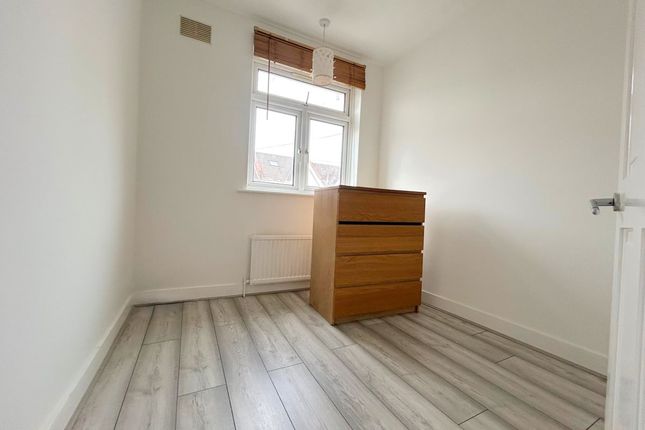 50, Fernbank Avenue, Wembley photo 5