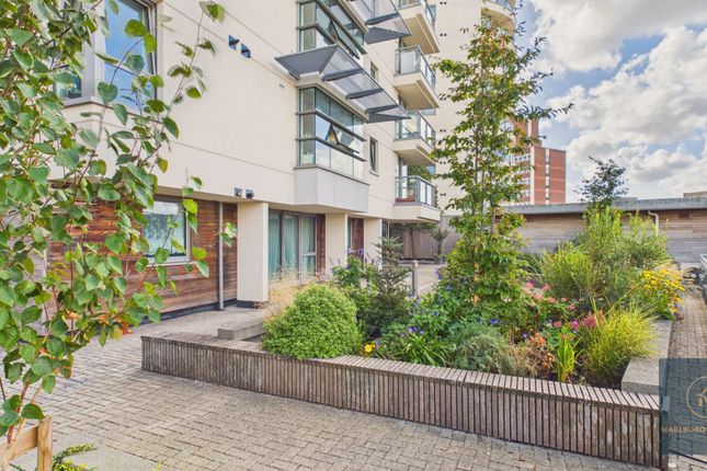 70 Exon Apts Mercury Gardens, Romford, Romford photo 2
