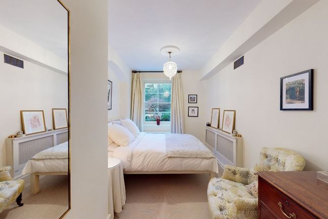 Flat to rent in Roland Gardens, London