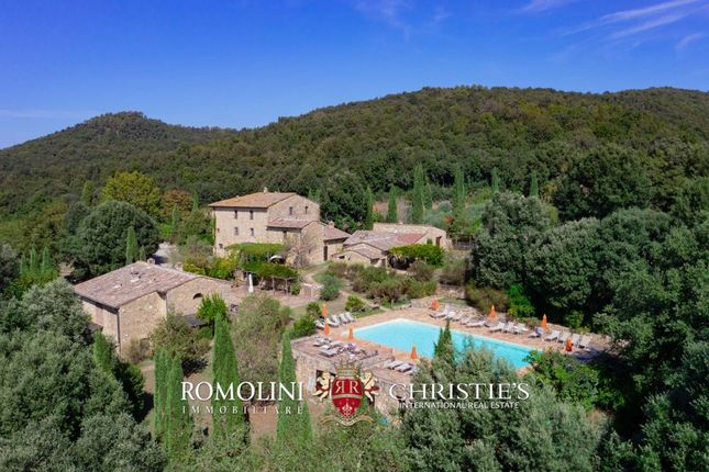 Country house for sale in Casole D'elsa, Tuscany, Italy