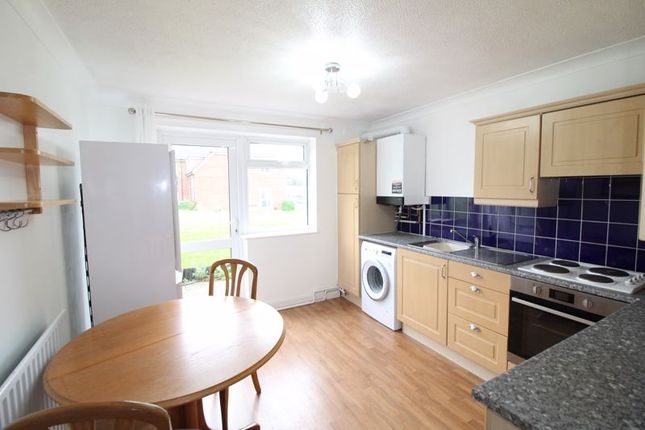 5, Prince Charles Avenue, Dartford photo 2