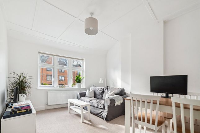 Flat to rent in Reading Road, Henley-On-Thames, Oxfordshire