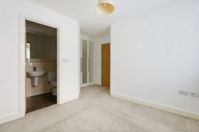Flat 5,, Defoe Court, Dorking photo 4