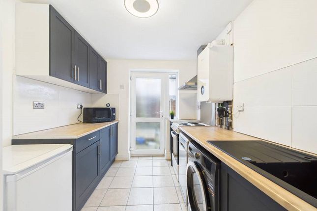 11,, Henley Place, Gloucestershire photo 3