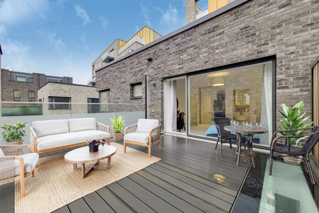 3-bed semi-detached on 9, Fergus Street, London, £850,000