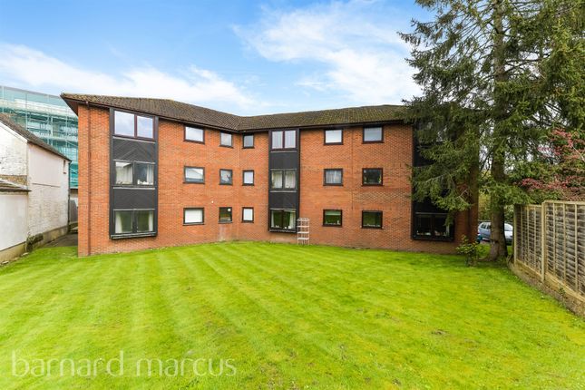 Flat for sale in Brook Road, Redhill