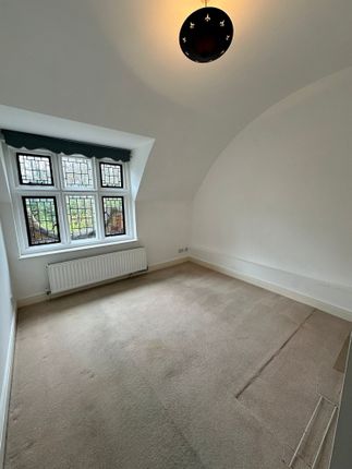 Flat to rent in Vicarage Road, Staines-Upon-Thames, Surrey