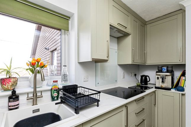 Gordon Road, Burgess Hill photo 3