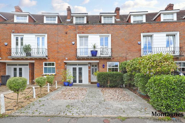 Town house for sale in Stonards Hill, Epping