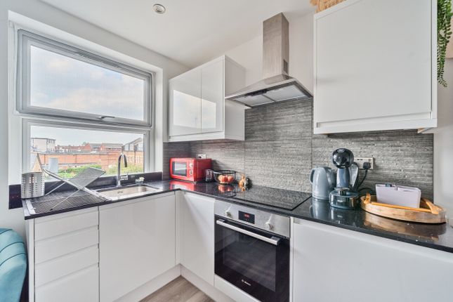 Flat 5 Gloucester House, 1, Churchfield Road, Surrey photo 3