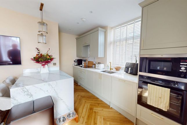 15A, West End, Bradford photo 4