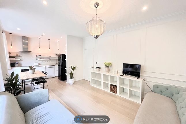 Flat to rent in Gifford Street, London